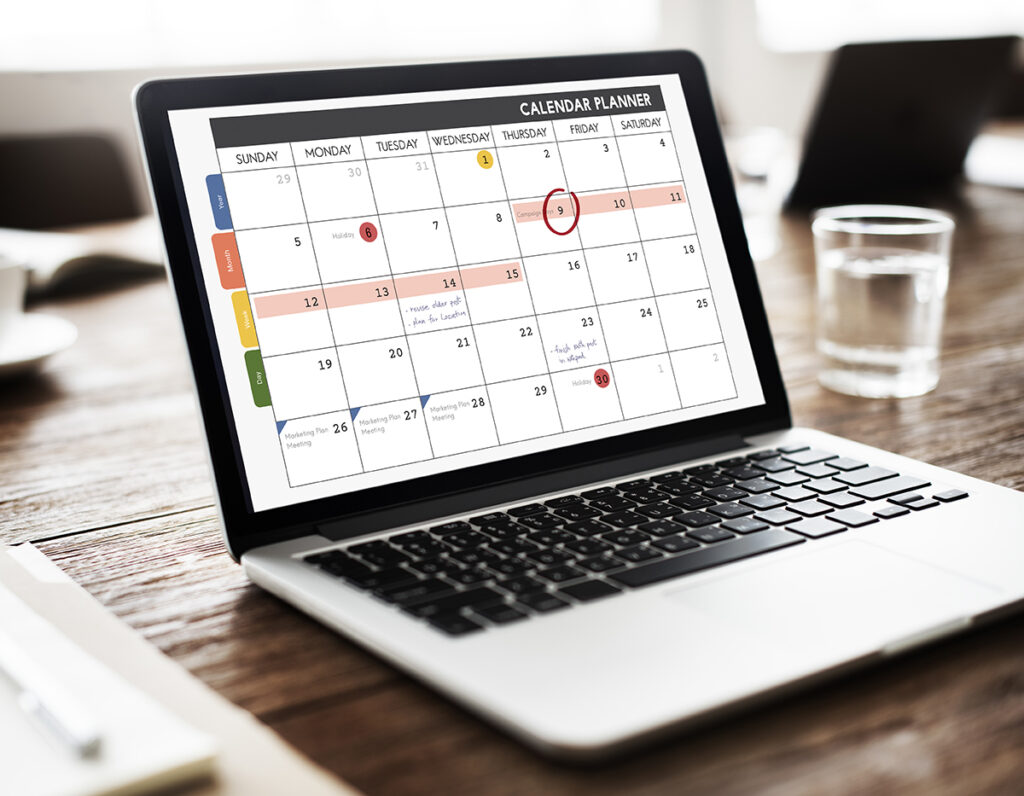 Creando un calendario de contenidos que permita mantener la estrategia SEO para academias.