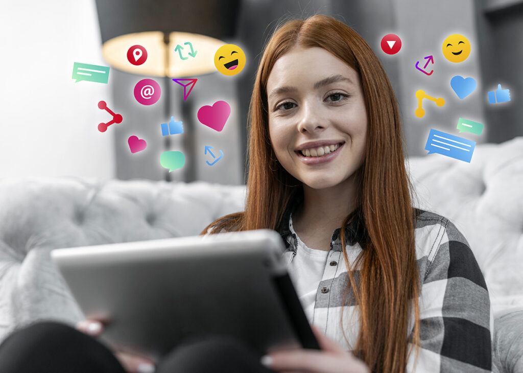 Community Manager freelance feliz porque usa las mejores herramientas para gestionar las redes sociales de sus clientes.