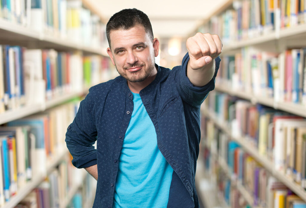 Dueño de academia de idiomas feliz por haber contratado a Letológica Comunicación para su estrategia sEO.